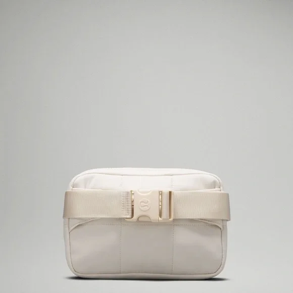 NWT Quilted Grid Belt Bag Hand
Warmer 1.5L - Picture 3 of 3